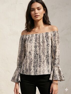 L’Academia Grey Snakeskin Print Off Shoulder Bell Sleeve Blouse Top Boho Small